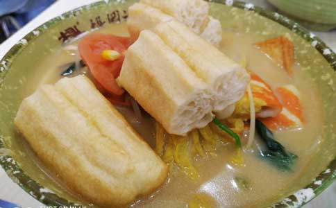 想用***低成本开一家大舌头麻辣烫店应该怎样做