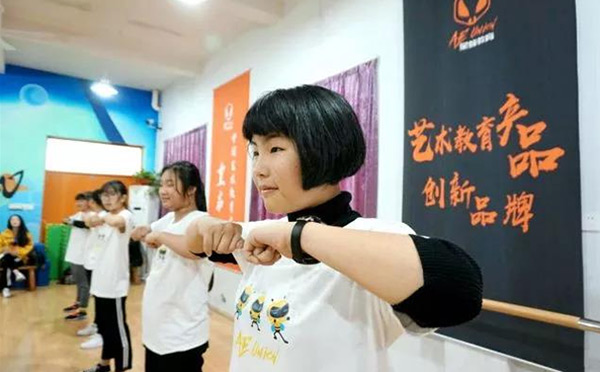 星蜂为教育联盟加盟怎么样？五大扶持助力创业梦想