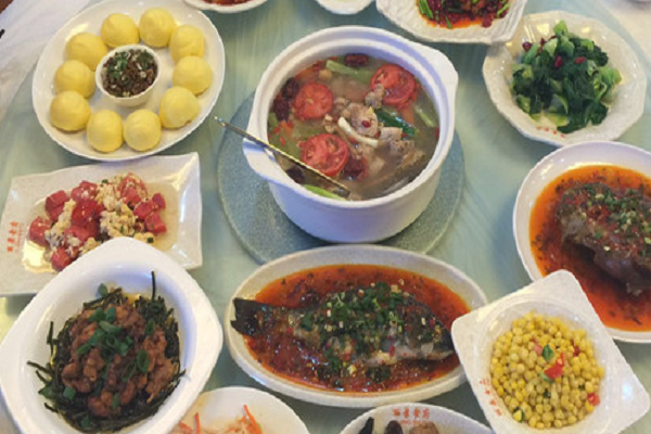 个人开餐饮店是培训技术好还是加盟好_餐饮培训网