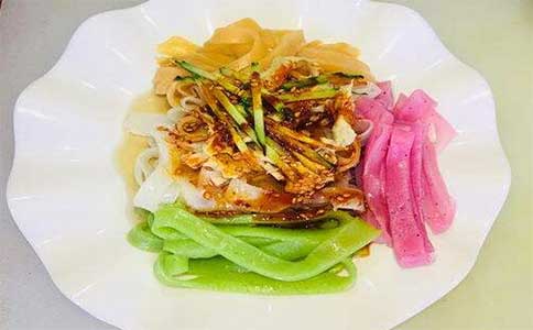 开一家***西安凉皮美食店赚钱吗？