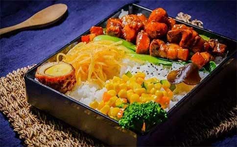 开店加盟耳语小栈一年无淡季 四季揽客轻松经营