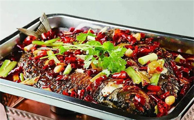 原碳烤鱼十年坚持一道菜 打造美食供应商